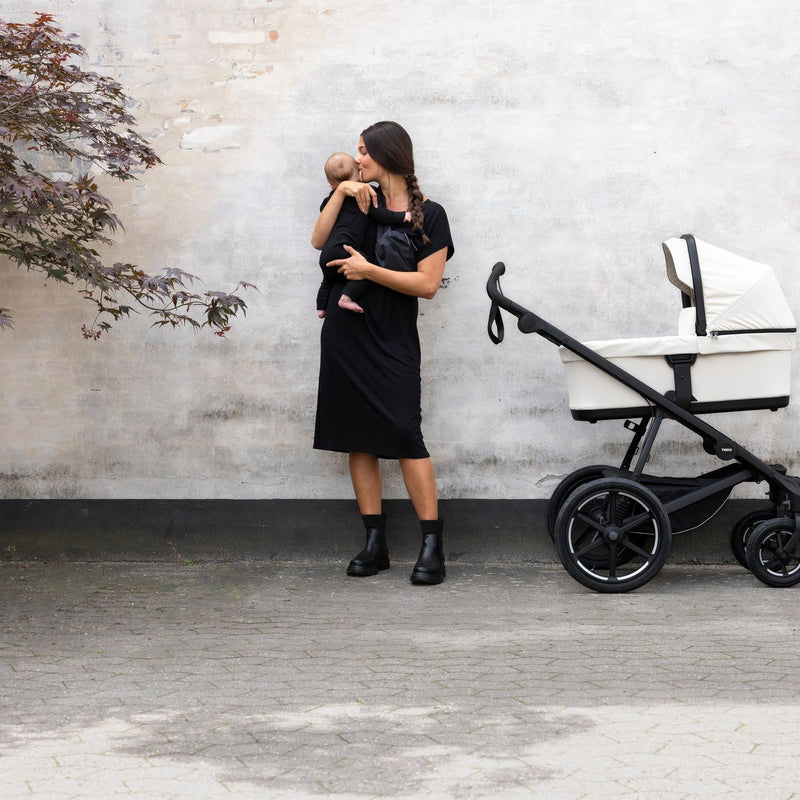 Load image into Gallery viewer, Thule Bassinet
