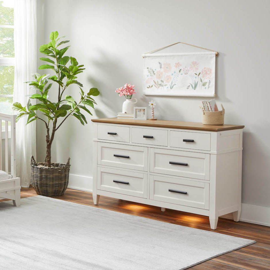 PL Heritage Artisan 7-Drawer Dresser with Lights