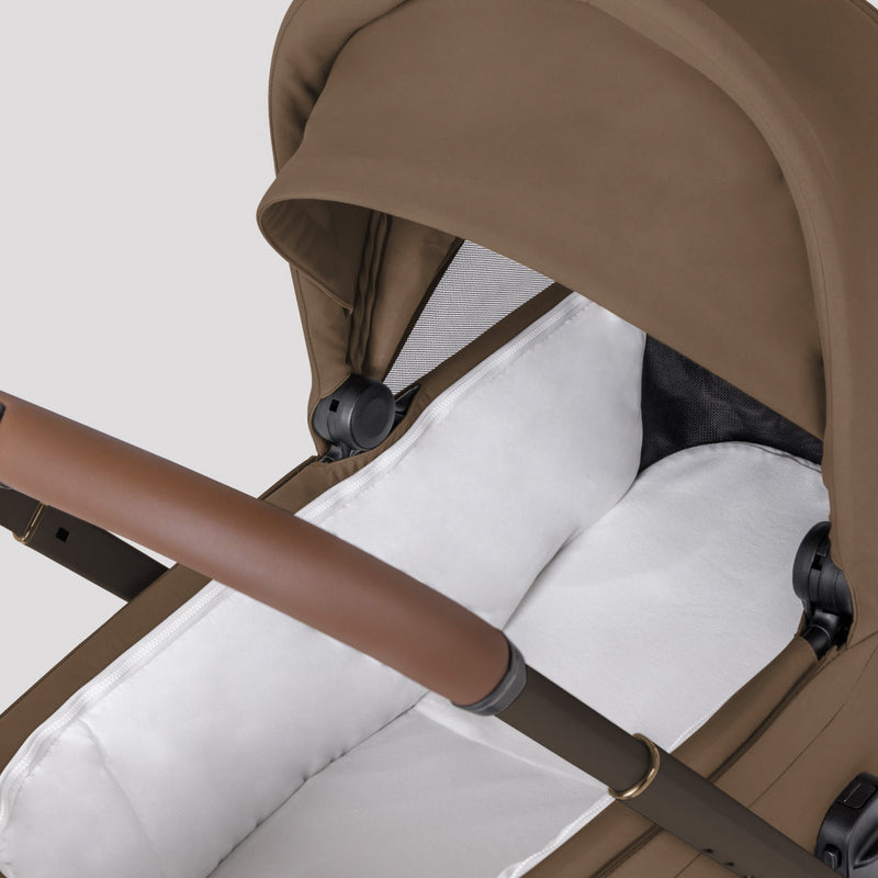 Load image into Gallery viewer, Silver Cross Breez Compact Bassinet
