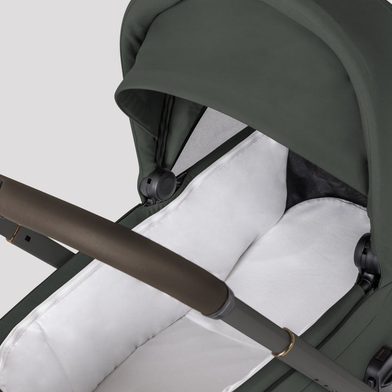 Load image into Gallery viewer, Silver Cross Breez Compact Bassinet
