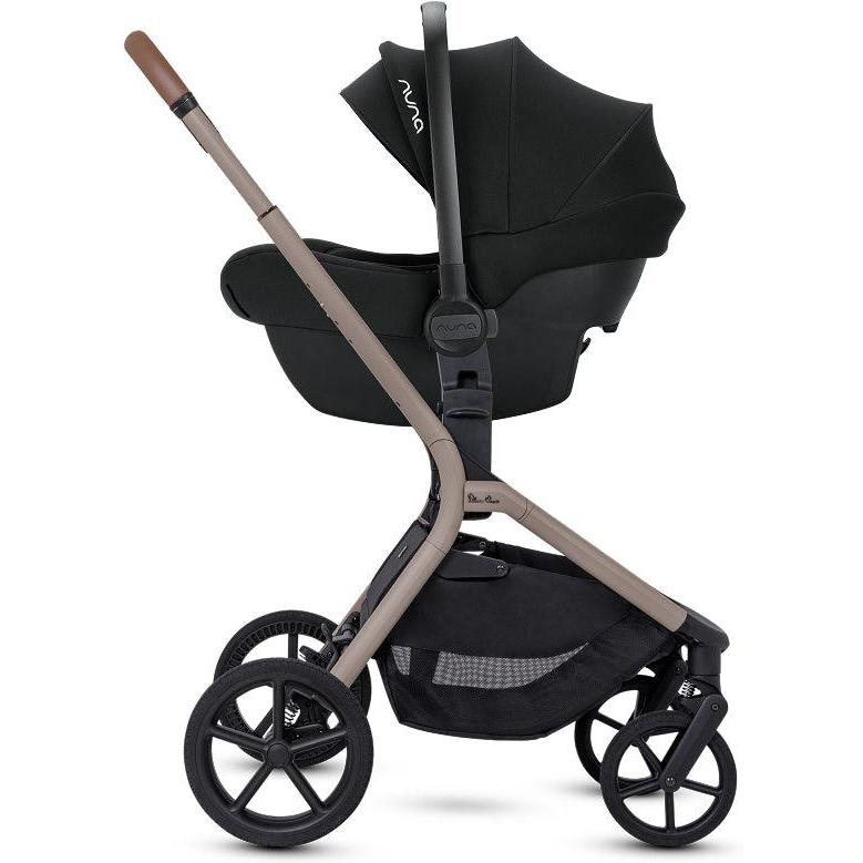 Load image into Gallery viewer, Silver Cross Breez Mid-Size Compact Stroller
