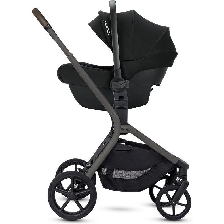 Load image into Gallery viewer, Silver Cross Breez Mid-Size Compact Stroller
