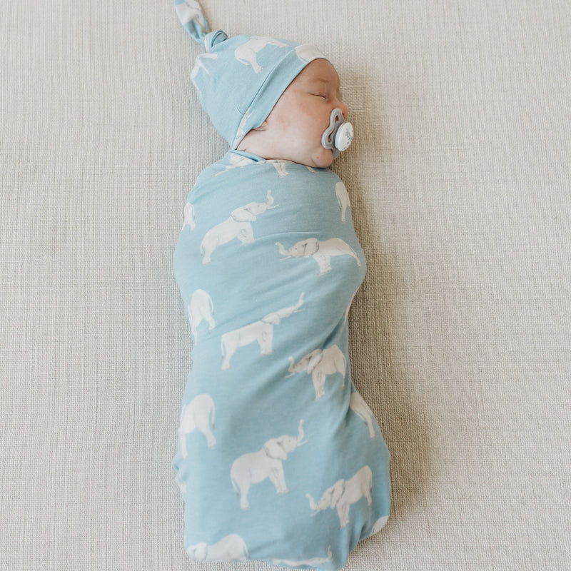 Load image into Gallery viewer, Copper Pearl Knit Swaddle Blanket | Peanut
