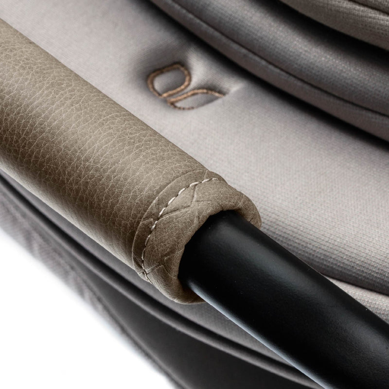 Load image into Gallery viewer, Romer Veni Convertible Car Seat
