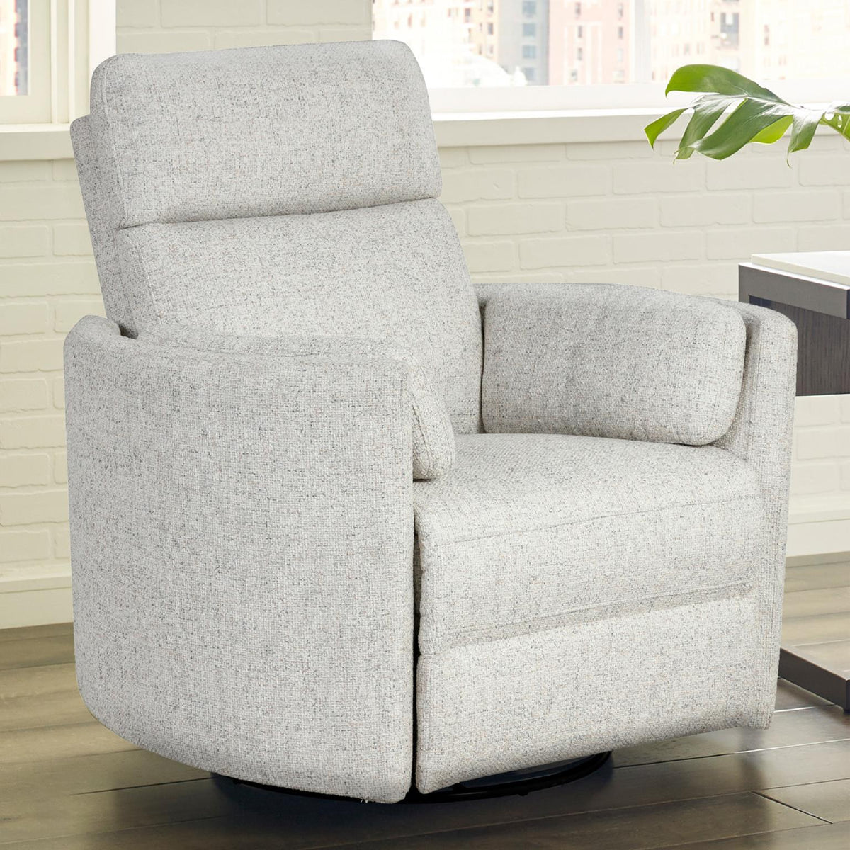 PL Heritage Radius Power Recliner with USB Charging Port