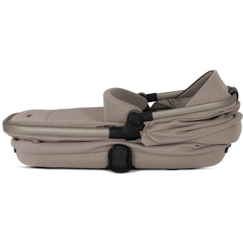 Load image into Gallery viewer, Silver Cross Reef 2 First Bed Folding Bassinet
