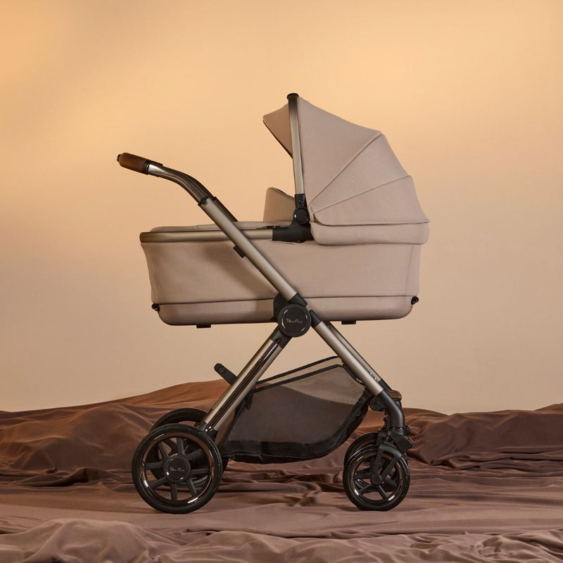 Load image into Gallery viewer, Silver Cross Reef 2 First Bed Folding Bassinet
