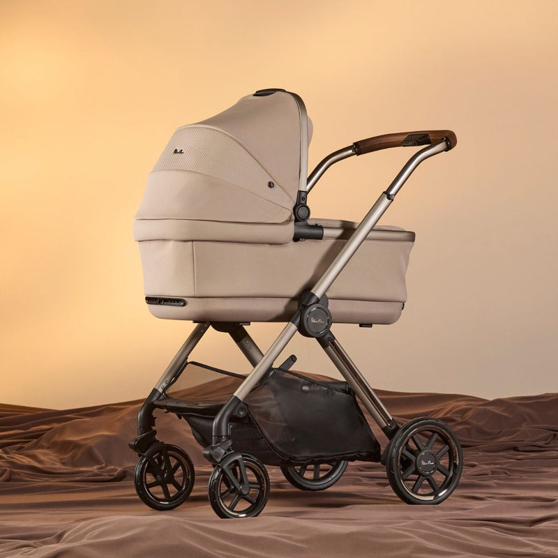 Load image into Gallery viewer, Silver Cross Reef 2 First Bed Folding Bassinet
